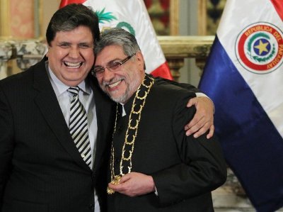 Presidente del Paraguay Fernando Lugo y del Perú Alan García Pérez en cordial saludo