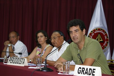 Aparece el Director de Agro-Noticias Reynaldo Trinidad Ardiles, Ana Sabogal, Representante de IDEA y PUCP, Kic, Rodolfo Velarde, Director de la revista "ORBITA POPULAR" y Corresponsal de Prensa Internacional y Eduardo Zegarra (Grade-Adex) Algunos participantes del Seminario Internacional sobre Bioseguridad