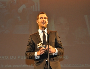 Florian Cossen recibiendo premio por su película "Das Lied in Mir" (Alemania). Foto Patrick Sheridan