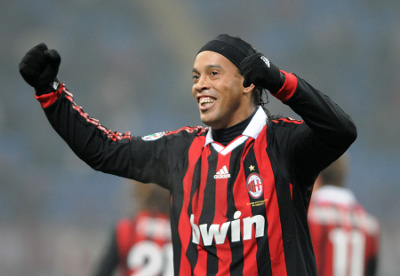 Ronaldinho, conocido jugador brasileño del equipo AC Milan
