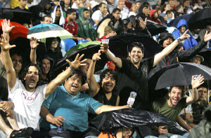 Fans en plena lluvia