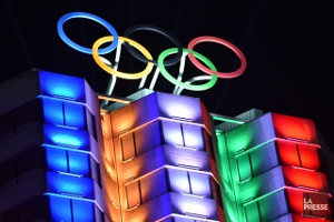 Los anillos olímpicos en los altos de la Casa Olímpica