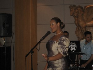Srta. Diana Santos, cantante dominicana. Fotos de: Aida Amansuno Martín