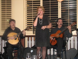 Cantante y músicos del Fado Portugués. Foto Patrick Sheridan