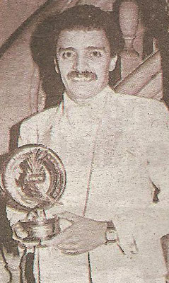 Aníbal López con el máximo trofeo que otorgaban los periodistas especializados en espectáculos "EL CIRCE". Era el orgullo del gran artista y sonero. Su nombre sonó en medio mundo Aníbal López con el máximo trofeo que otorgaban los periodistas especializados en espectáculos "EL CIRCE". Era el orgullo del gran artista y sonero. Su nombre sonó en medio mundo