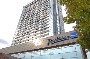 El prestigioso Hotel Radisson Blu Latvija se erige en el corazón de Riga. Foto cortesía Hotel Radisson Blu Latvija