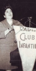 La Profesora y Directora de Radio Club Infantil Maruja Venegas Salinas, en una foto de hace 50 años. Ha recibido  homenajes de los periodistas peruanos y del Club de Periodistas del Perú