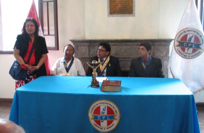 La periodista Frida Colet Velarde Aparicio, en conceptuosas frases agradece la deferencia del señor Decano del Colegio Regional de Periodistas de Lima y los directivos, por tan feliz recibimiento