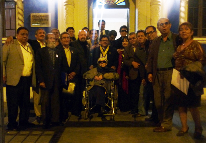 DIA DEL PADRE PERIODISTA. El Decano de la Orden CPP Oscar Olórtegui saludo a todos los periodistas padres siendo el primero el colega Lic Efraín Bazán Casella, saludo que se generalizó entre todos los periodistas que asistieron a la importante ceremonia