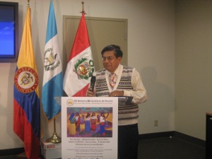 Dr. Edward Chirito dictando conferencia sobre hipertensión arterial