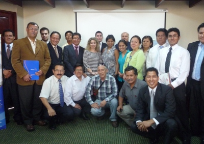 Grupo de profesionales y alumnos de universidades que asisitieron a la conferenia El Gobierno Electronico en el ámbito Municipal