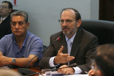 El presidente del Consejo de Ministros, Yehude Simon, se reúne con obispos y autoridades de los pueblos amazónicos en la PCM. Foto: ANDINA/Stephanie Zollner. 16/06/2009