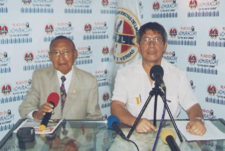 Rodolfo y Christian en radio Uchuraccay en un salón del colegio de periodistas
