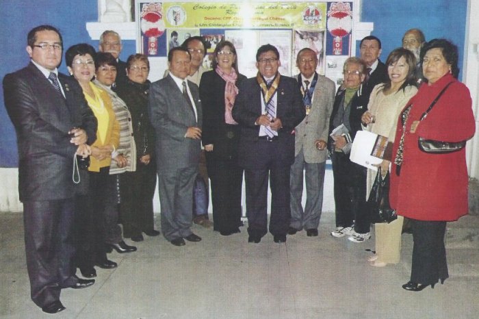 Parte de los asistentes a la inaugurac1ón del Periódico Institucional en la ceremonia de inauguración. Aparecen el Decano Oscar Olórtegui Chávez, los padrinos Dr. José Casiano Collazos y Beatriz Saravia de Sánchez, acompañados del II Vice Decano Lic CPP Rodolfo Velarde Sánchez, Sra Julia Aparicio Melgarejo, el Director Secretario CPP Antonio Cerpa Gutiérrez, el colega C. Laviña y La señora Mirna Arroyo Pinillos, Secretaria de la Institución Parte de los asistentes a la inaugurac1ón del Periódico Institucional en la ceremonia de inauguración. Aparecen el Decano Oscar Olórtegui Chávez, los padrinos Dr. José Casiano Collazos y Beatriz Saravia de Sánchez, acompañados del II Vice Decano Lic CPP Rodolfo Velarde Sánchez, Sra Julia Aparicio Melgarejo, el Director Secretario CPP Antonio Cerpa Gutiérrez, el colega C. Laviña y La señora Mirna Arroyo Pinillos, Secretaria de la Institución