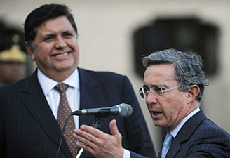 Nuevamente en UNASUR, estuvieron juntos  los Presidentes de Perú y Colombia, Alan García Pérez y Alvaro Uribe