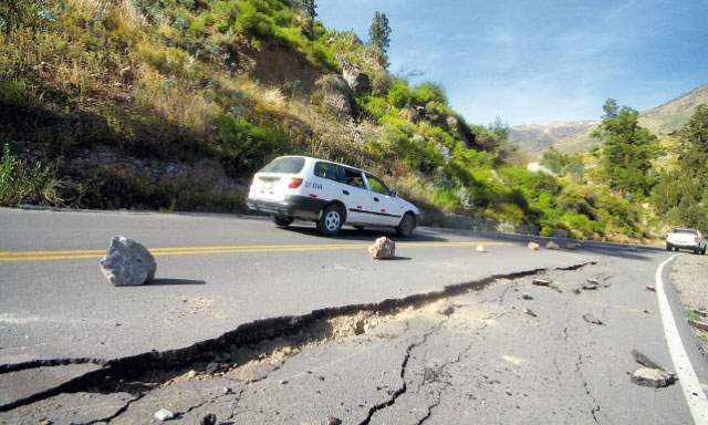 Daños. La Carretera Tacna-Tarata terminó con severas grietas tras el fuerte movimiento