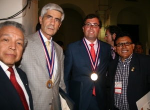 El Decano del Colegio de Periodistas, Región Lima con Alberto Casero Avila, Alcalde Excmo. Ayuntamiento de Trujillo-España, Fernando Callejas Barona, Alcalde del Municipio de Ambato-Ecuador y el Asesor de Municipalidades del Perú