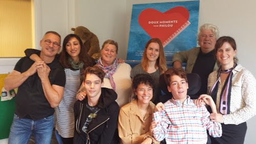 Alain Labonté con Florence K, Matthew Yip, Isabelle Cyr, Sara Benoît, Philippe (Philou) y Benoît Sarrasin