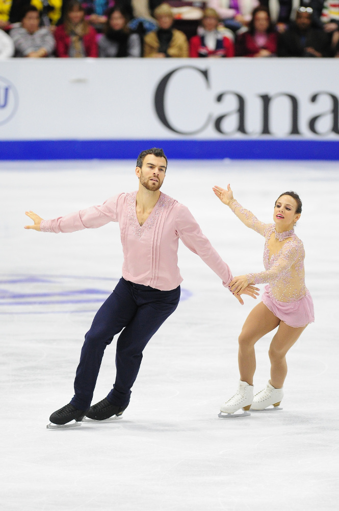 La pareja canadiense Meagan Duhamel y Eric Radford se adjudicó el primer lugar en Skate Canada International 2016. Foto cortesía Skate Canada/Stephan Potopnyk