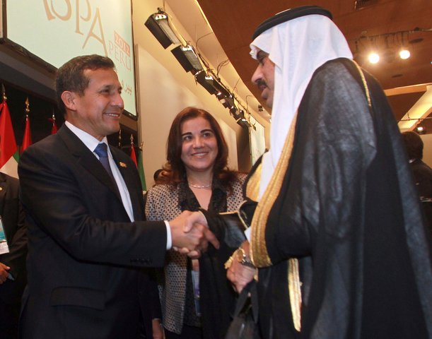 Presidente Ollanta Humala con un representante de la Liga Árabe