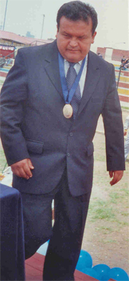 Congresita de la República Mg. José Urquizo M.y ex- alumno despues de su brillante discurso