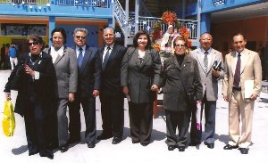 Grupo de distinguidos profesores carvajalinos. Algunos pertenecieron al ex-Instituto Industrial Nº 25 Melitón Carvajal. Entre ellos, Antonio Urbina Tirado, de la especialidad de Filosofía, fue Director del Plantel en 1998, la profesora Martha Guevara de Lengua y Literatura, aparece también el ex-Director Lic. Rodolfo Velarde y esposa y el profesor Mauricio Alvarez Cáceres que estuvo a cargo del discurso de orden