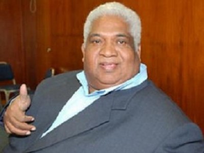 Arturo "Zambo" Cavero, canta un vals del recuerdo