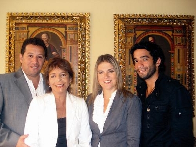 Cuarteto de actores que actuan en la obra "DESAYUNO A MEDIA NOCHE"