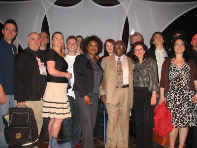 Foto en grupo de artistas