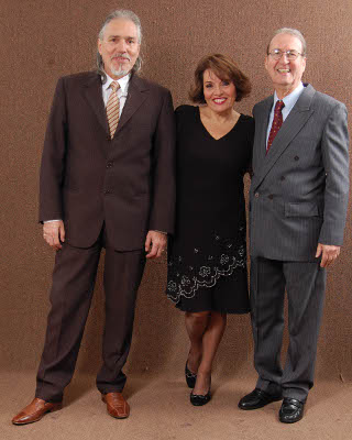 Los Indestructibles. Aparecen Cecilia Tosso,Gustavo Mav Lennan y Federico Merani, autor y director