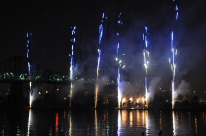 Fuegos multicolores tirados por Italia. Foto Patrick Sheridan