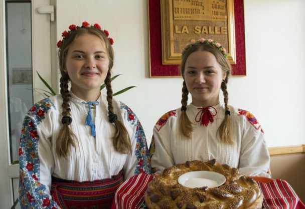 budureasca wine 2020 bread and salt