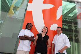 El Chef canadiense Normand Laprise (El Toque) con el chef André Sterling (Brasserie T) y la empresaria Srta. Christine Lamarche.  Foto: Patrick Sheridan