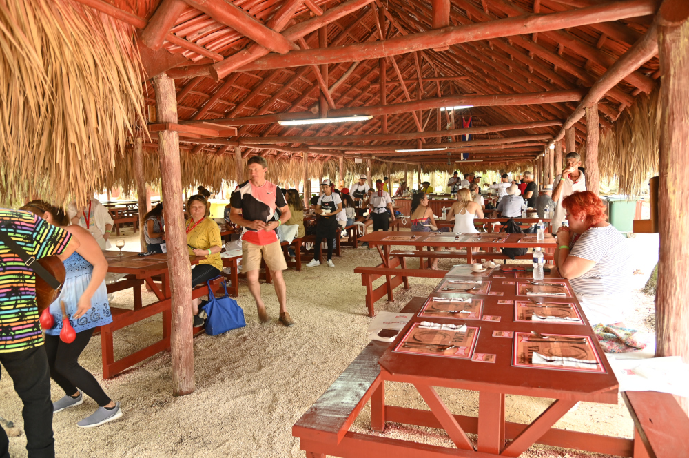 Ambiente campestre para degustar la exquisita comida cubana - Foto: Orbita Popular