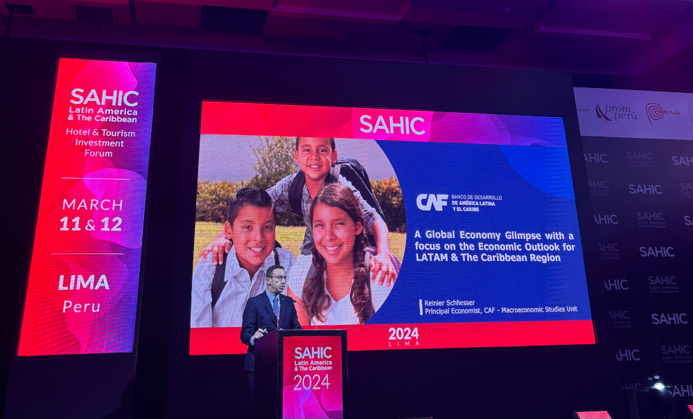 Durante las ponencias de SAHIC 2024. Foto Orbita Popular