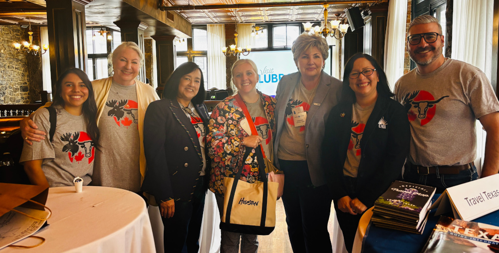 La delegación de Travel Texas: Autumn Martinez (Lubbock Economic & Business Alliance), Dee Dee Poteete (Visit San Antonio), Debra Bustos (Austin), McKenna Dowdle (Houston First Corporation), Rosalyn Hunter, representante de VoX International Inc., Nora Ochoa (Destination El Paso) y Joel Vázquez (Laredo Convention & Visitors Bureau).
