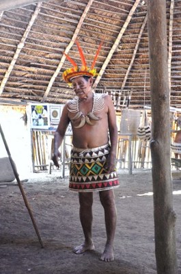 El Jefe "Bora" con collar de Anaconda. Foto Patrick Sheridan